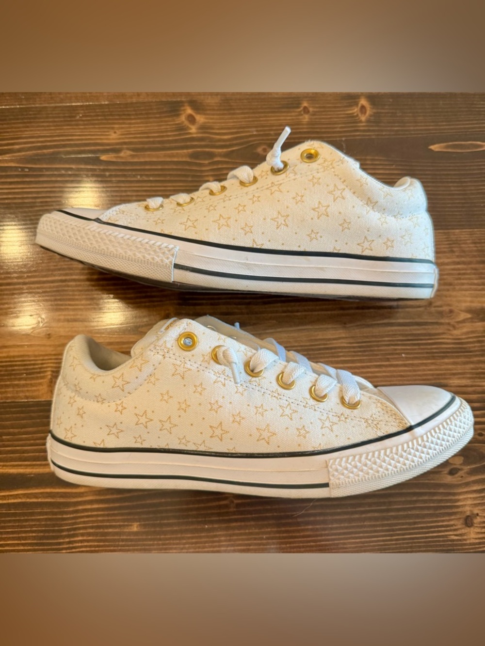 Converse All Star Low-Top Sneakers with Gold Star Accents EUC Size 5